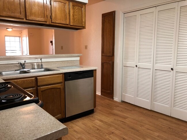 Building Photo - AVAILABLE NOW --Two Bedroom 1.5 Bath Duplex Unit in Euless