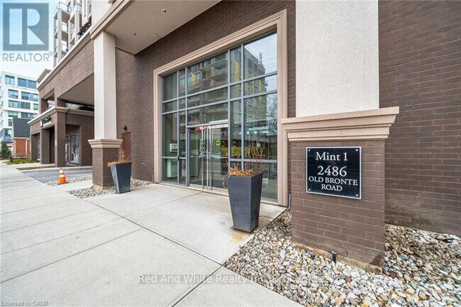 Photo du bâtiment - 2486 Old Bronte Rd