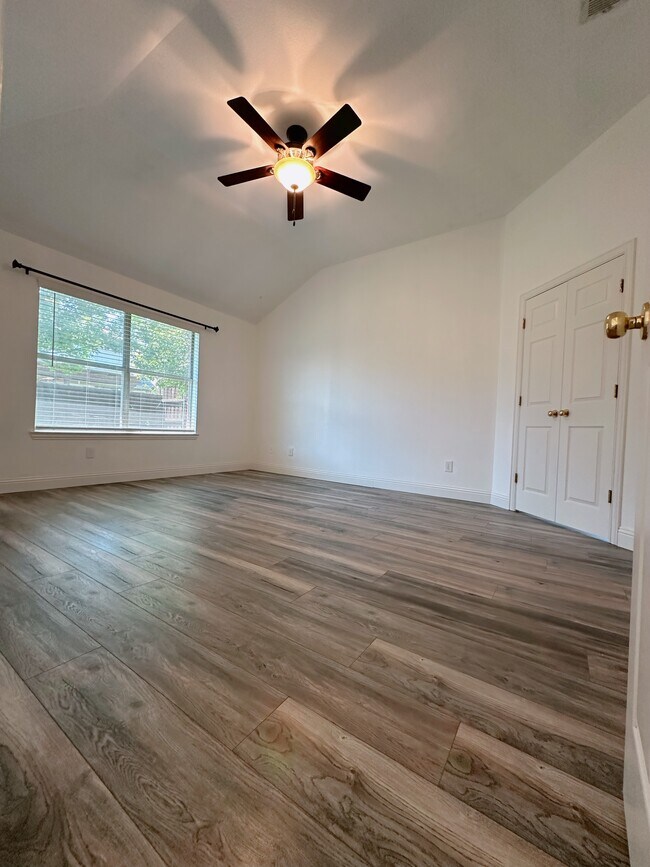 Building Photo - 11601 Crystal Falls Dr