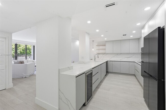 Building Photo - 251 Crandon Blvd