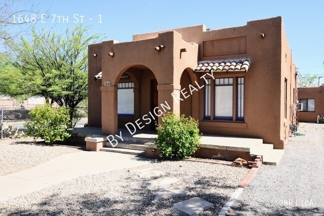 Building Photo - Vintage 2 Bed 1 Bath Bungalow - WALKING DI...