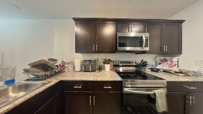Foto del edificio - Charming 3-Bedroom Home with Modern Comforts