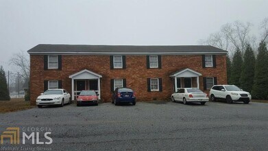 Building Photo - 303 Cedar Creek Rd