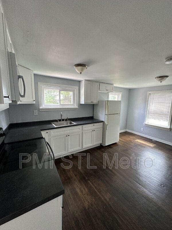 Building Photo - 10301 Page Ave