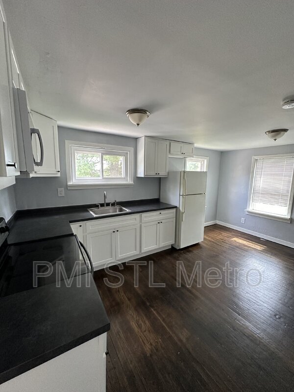 Foto del edificio - 10301 Page Ave