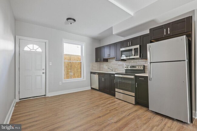 Foto del edificio - 2624 E Madison St