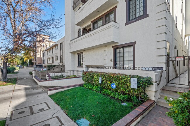 Building Photo - 432 S Hamel Rd