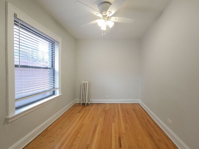 Foto del edificio - 2342 W School St