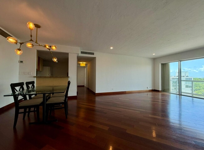 Building Photo - 2451 Brickell Ave