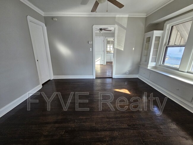 Foto del edificio - 5049 Thomas St