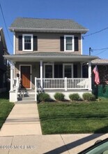 Building Photo - 510 Lareine Ave