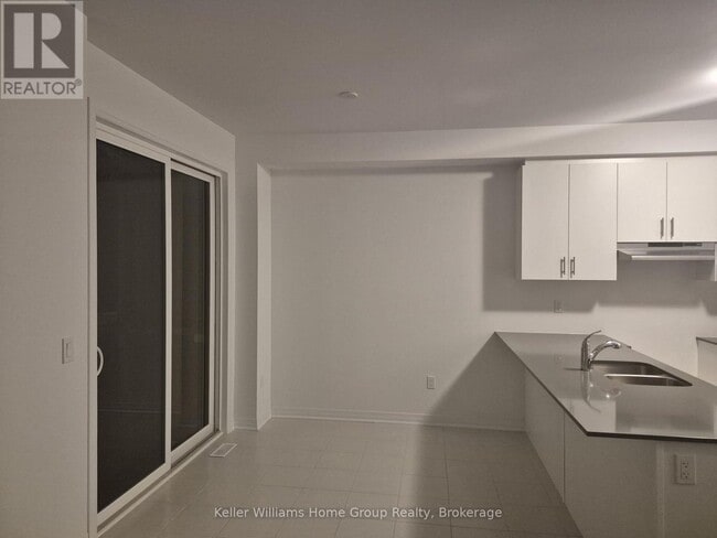 Building Photo - 929 Douro St