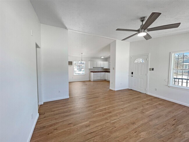 Foto del edificio - 11914 Kingslake Forest Dr