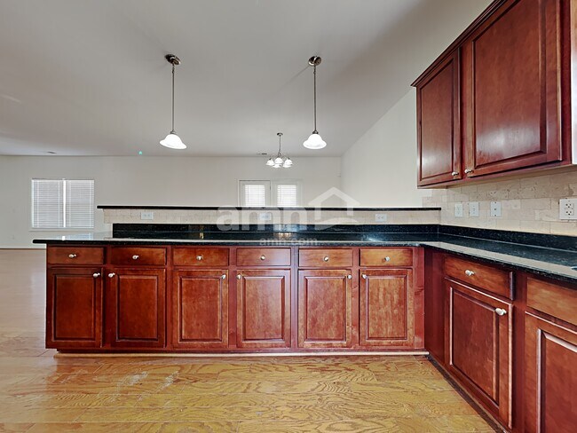 Building Photo - 10 Oakville Ct