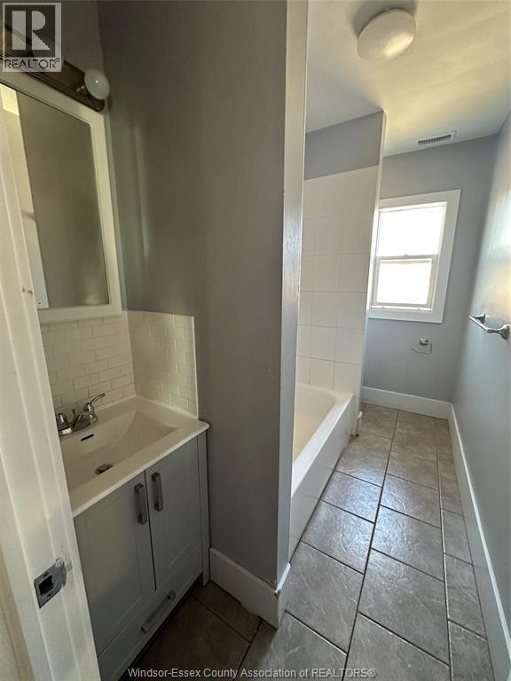 Building Photo - 475 Louis Ave