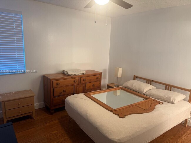 Foto del edificio - 820 NE 212th Terrace