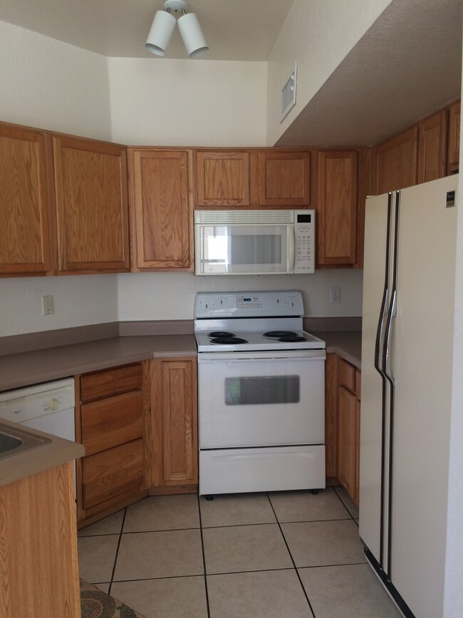 Foto del edificio - 3 bedroom 2 bath Townhouse with loft in Ch...