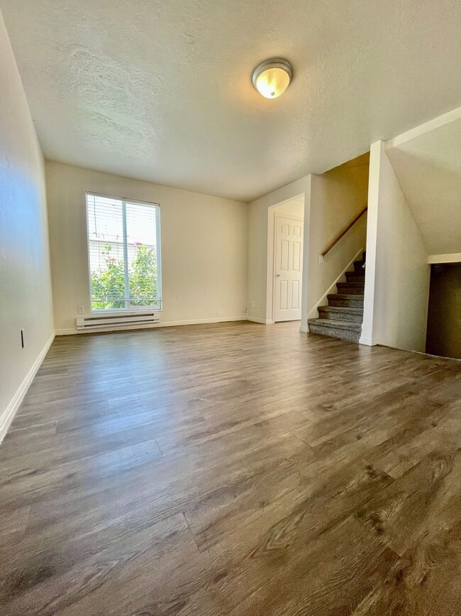 Building Photo - 1554 Monroe Blvd D3