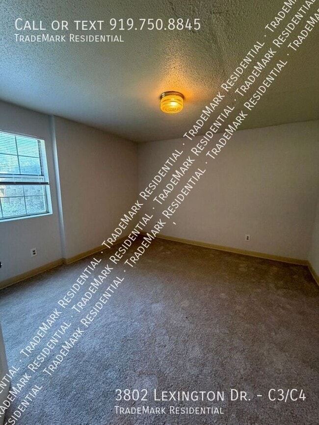 Building Photo - 3802 Lexington Dr