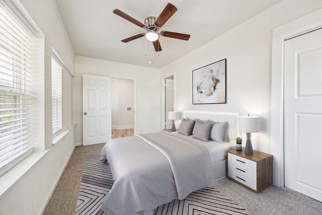 Foto del edificio - 2511 Evergreen Dr