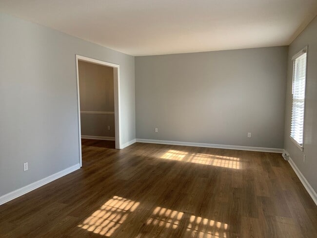 Building Photo - Charming Split-Level 4BR Home in Guilford ...