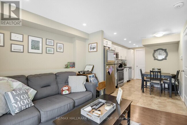 Photo du bâtiment - 3407 Woodroffe Ave