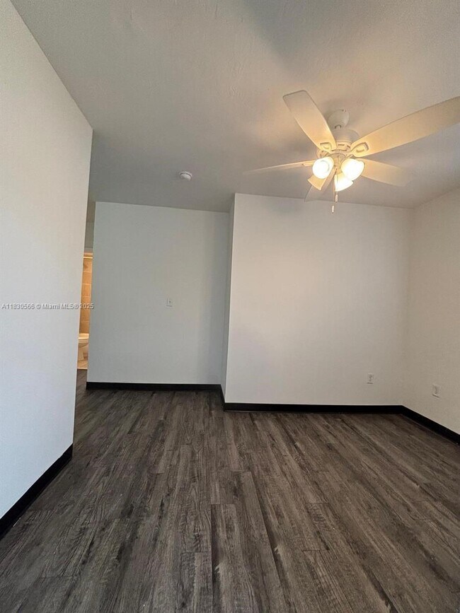 Foto del edificio - 1181 NW 8th Street Rd