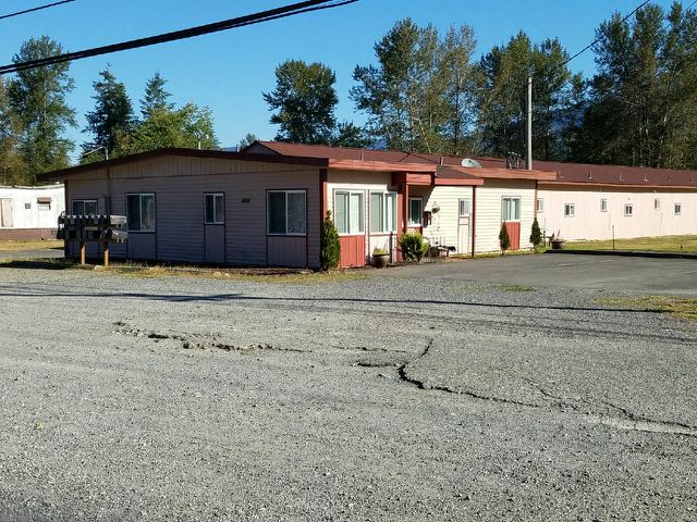 off hwy 2E, remodeled , laundry mat for rent! - 203 Croft Ave W