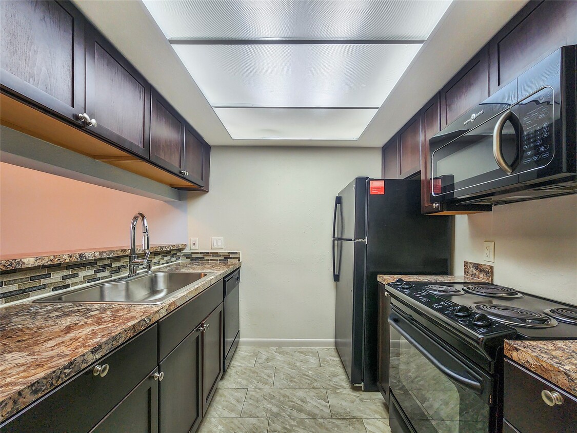 Building Photo - 2820 S Bartell Dr
