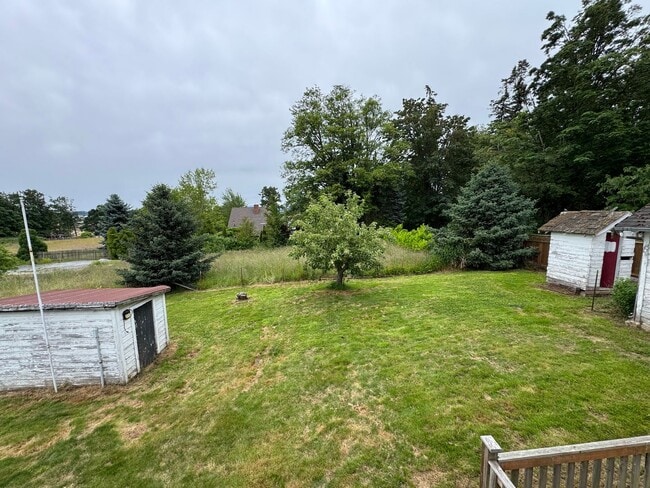 Building Photo - Country Living - 2 Bedroom 1 Bathroom