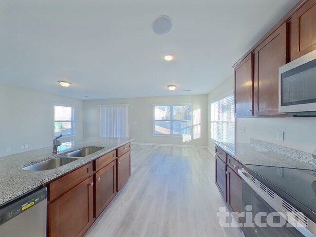 Building Photo - 422 Providence Plantation Cir