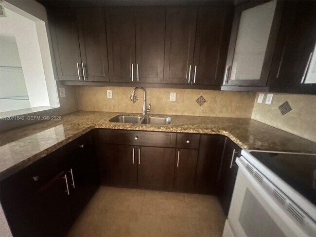 Foto del edificio - 6780 W 2nd Ct