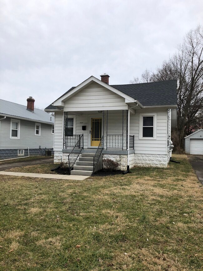Building Photo - 1564 McKay Ave