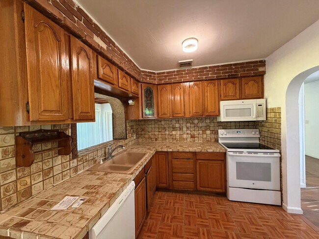 Building Photo - 14131 NW 3rd Ave