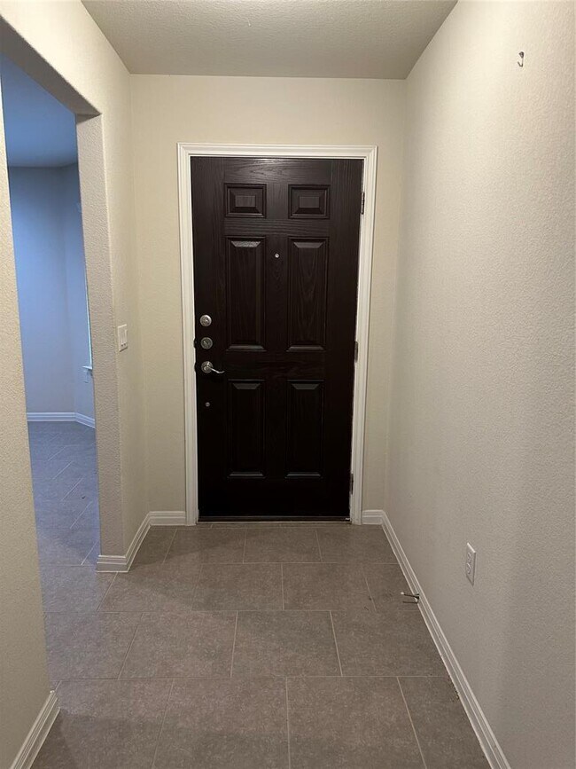 Building Photo - 410 Holiday Creek Ln