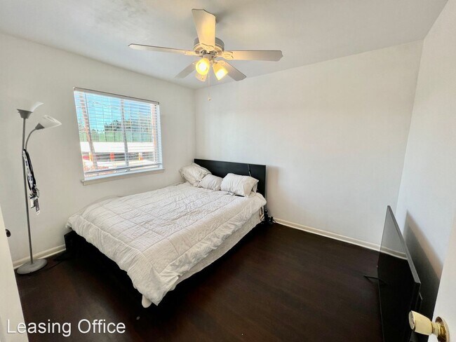 Building Photo - 2 br, 1 bath House - 2408 Longview St #109