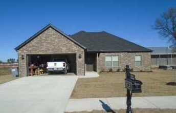 Building Photo - 1812 Seay Cir