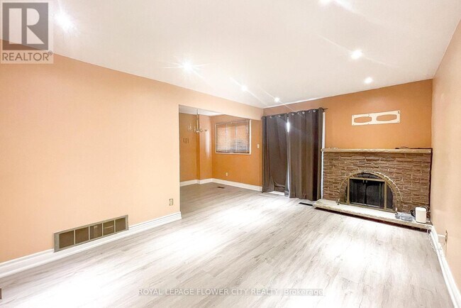 Building Photo - 43 Greenwich Cir