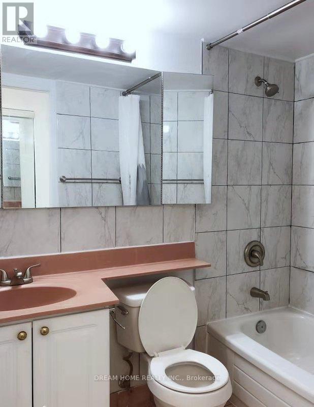 Photo du bâtiment - 8 Pemberton Ave