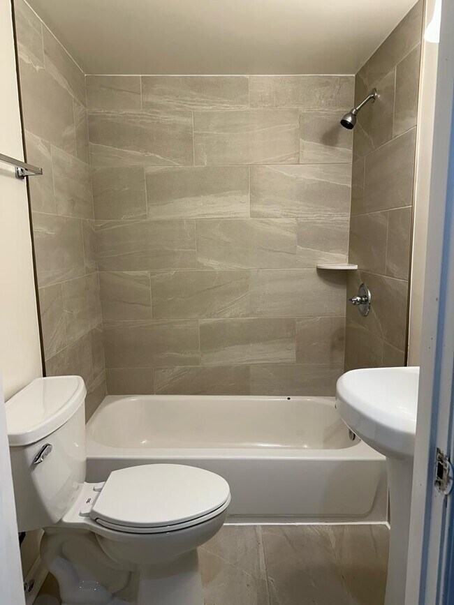 Foto del edificio - 1108 N Bond St