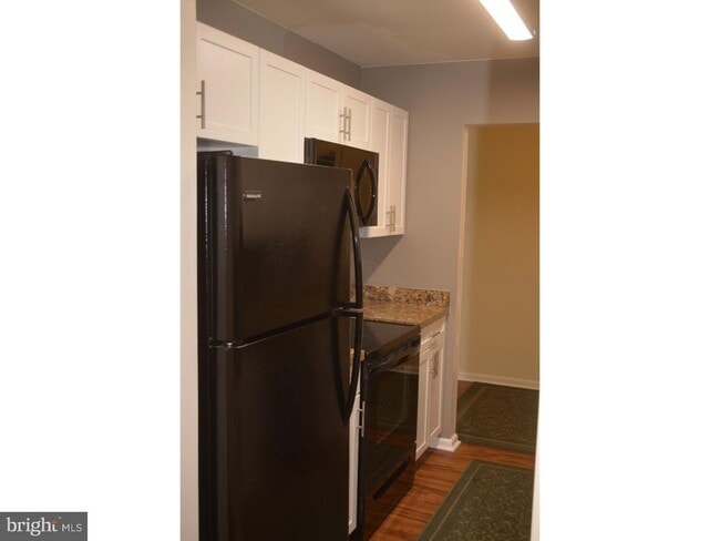 Building Photo - 23A E Daisy Ln