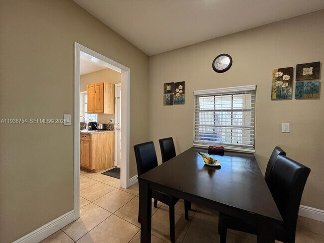 Foto del edificio - 1414 NE 178th St