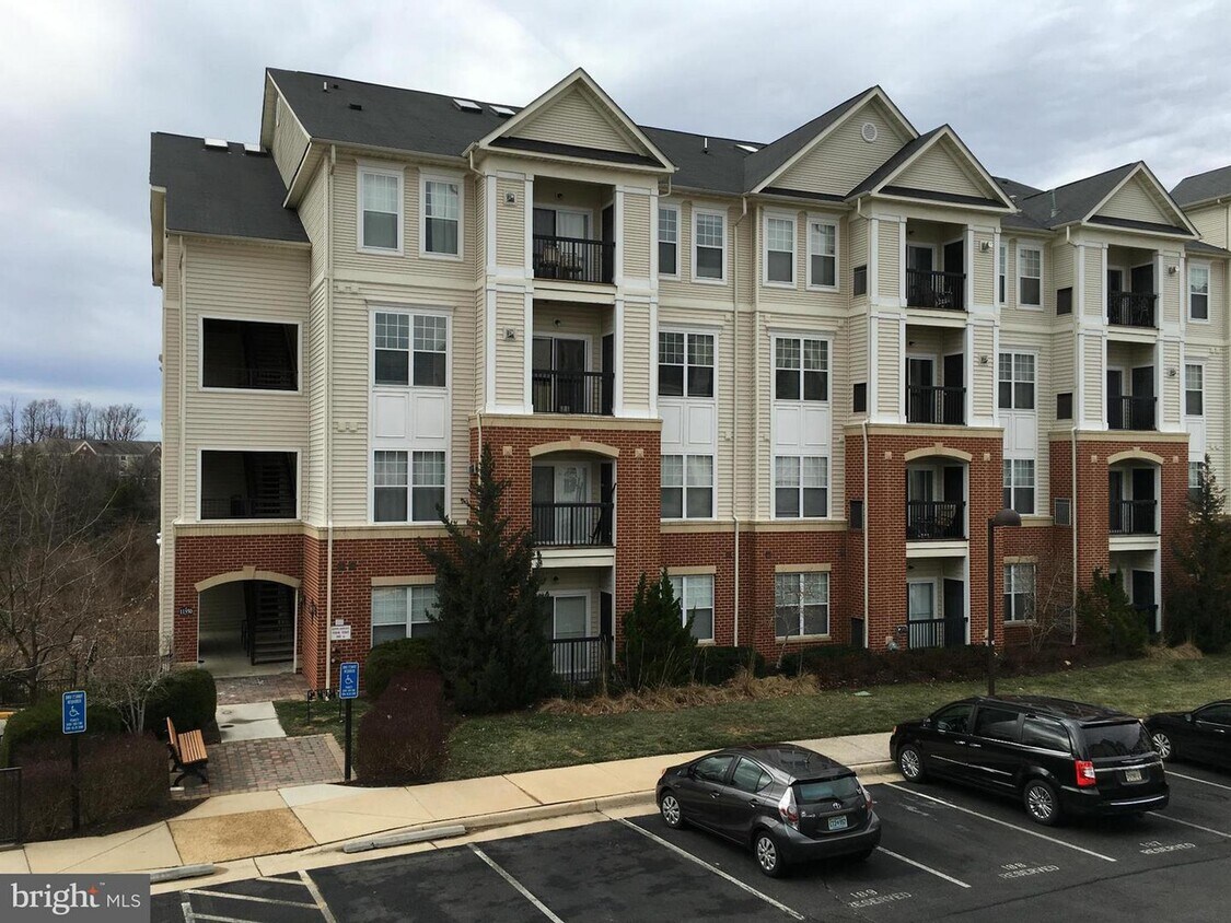 11350 Aristotle Dr Unit 303, Fairfax, VA 22030 Condo for Rent in
