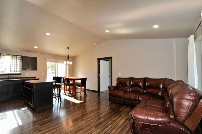 Foto del edificio - 3 bed 2 bath Rancher