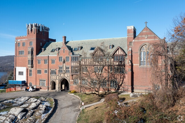 Chateau Rive Apartments