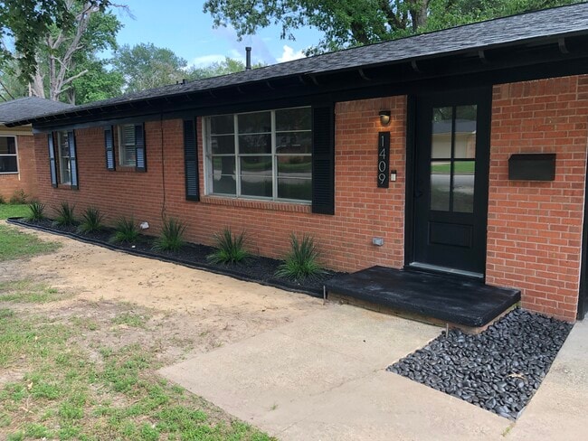 Building Photo - 1409 Glenrose St
