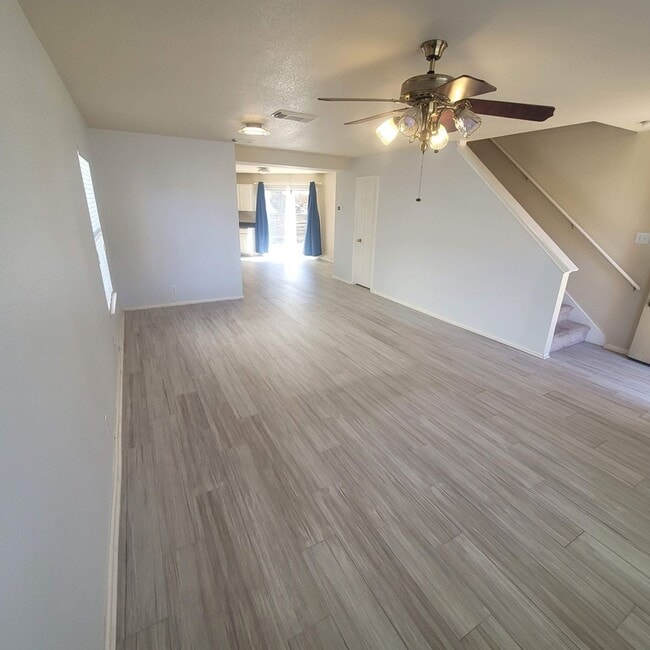 Building Photo - Perfectly Located near Medical Center