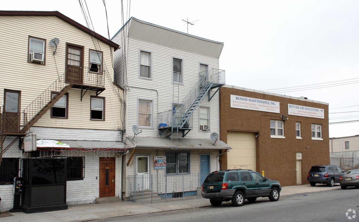 Primary Photo - 554 Ferry St