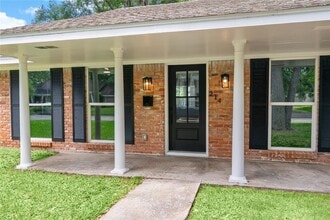 Building Photo - 214 Whispering Oaks Dr