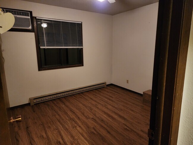 Building Photo - Colonial Apartments